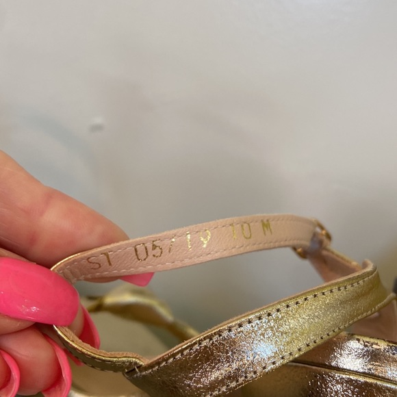 Stuart Weitzman Gold leather platform sandals sz 10 - Picture 13 of 16